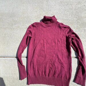 Joseph A women’s small burgundy turtleneck shirt